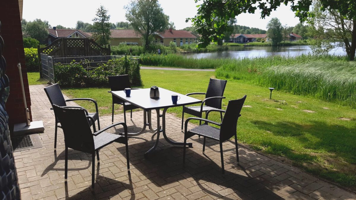 Blick von der Terrasse auf den See